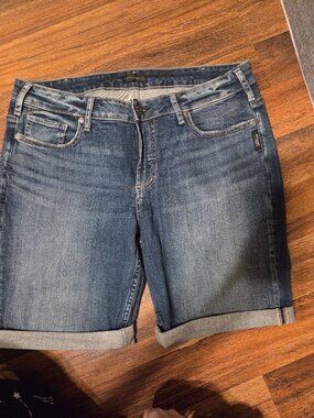 Silver Jeans Elyse Bermuda size 14/L9 #49